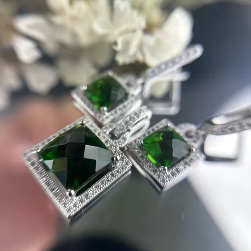 Set din argint: cercei si pandantiv cu zirconia patrat verde 15-1-i39178V