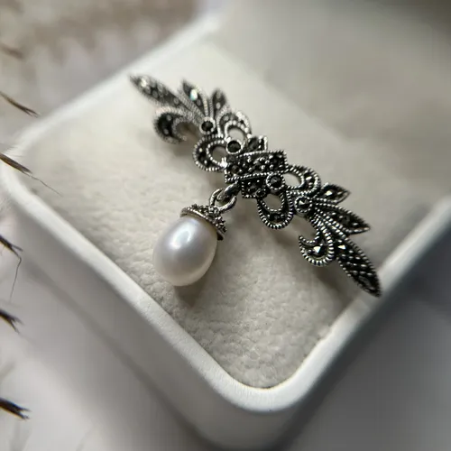 Brosa din argint cu marcasite si perla de cultura 16-1-i51243