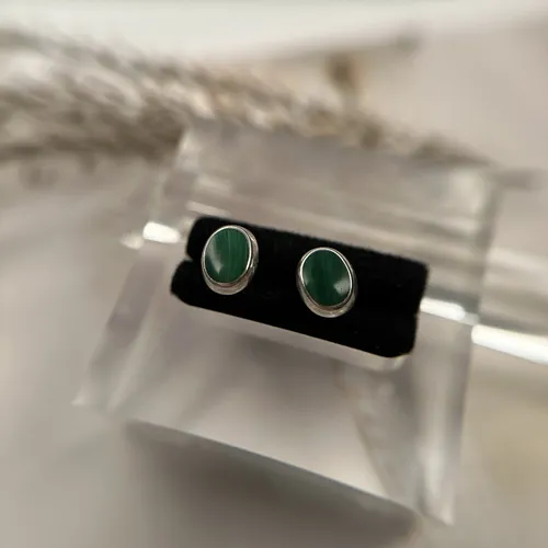 Cercei mici din argint cu piatra verde 11-1-i49172V
